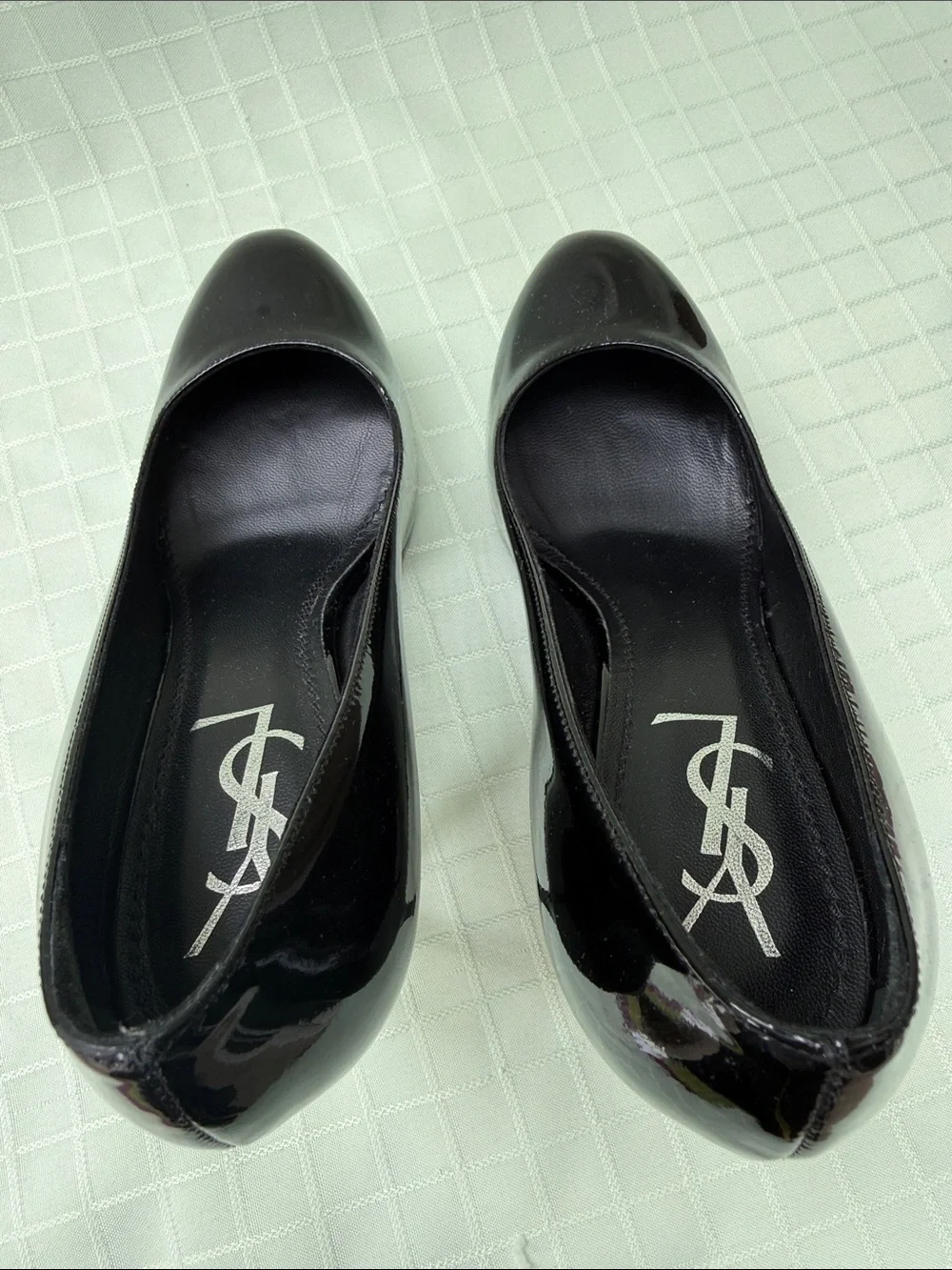 Saint Laurent Black Patent Leather Round-Toe Pumps